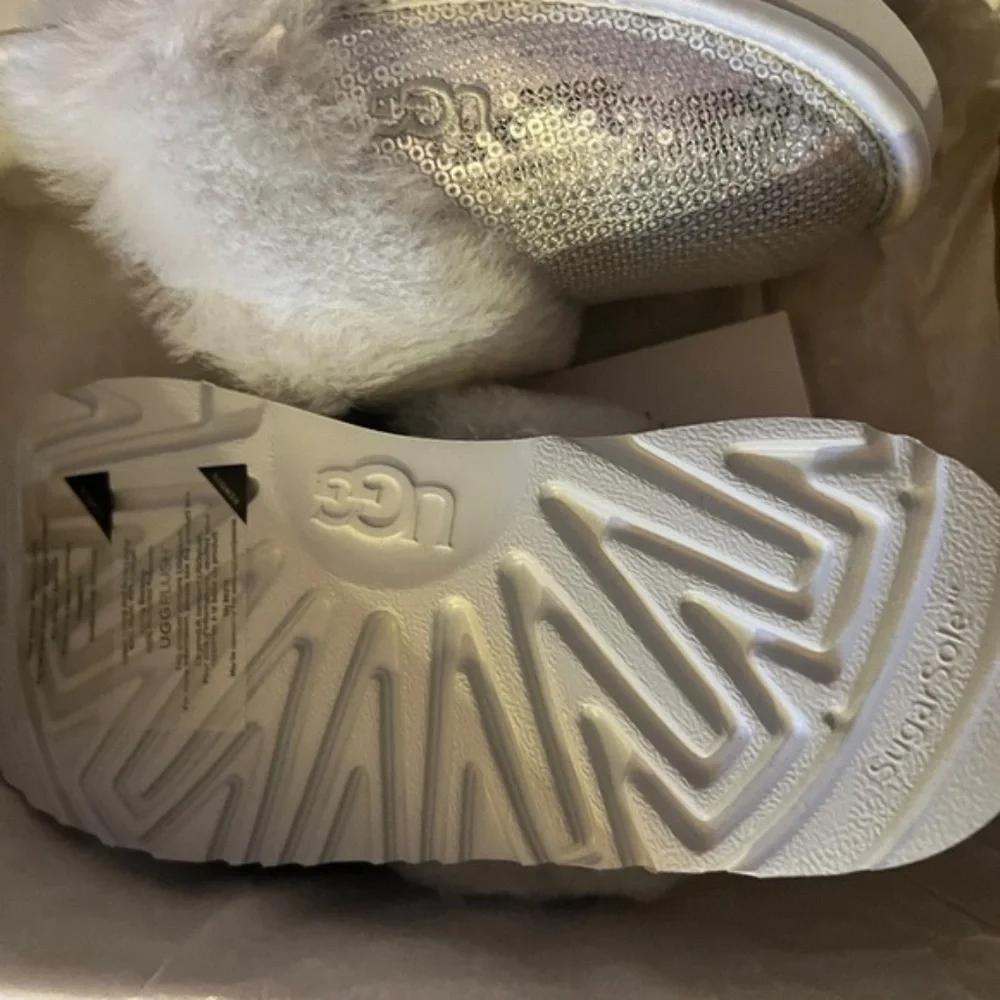 🆕UGG Kids Cozy II Genuine Shearling Scuff Slipper Silver Sequins VACY VIBE::NIB